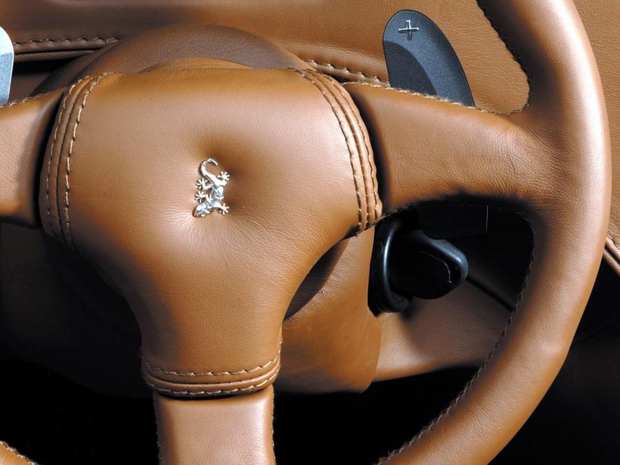 Детали интерьера Wiesmann MF3 2003 года  (фото 27 из 61)
